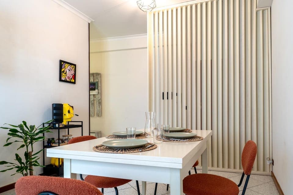 Seating area, Dining area