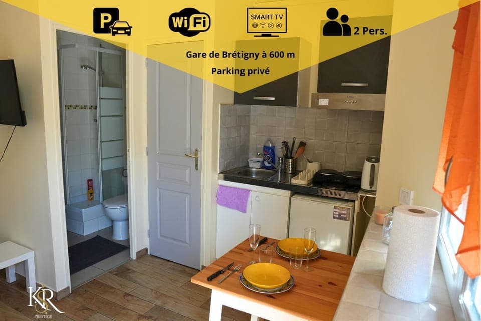 Kitchen or kitchenette, Photo of the whole room, Dining area