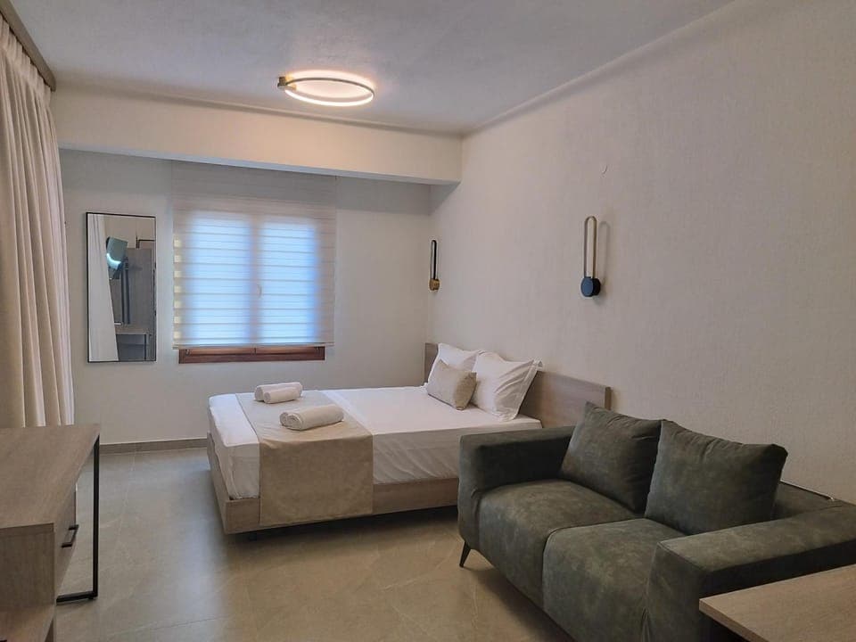 Bed, Living room, Photo of the whole room, Seating area, Bedroom