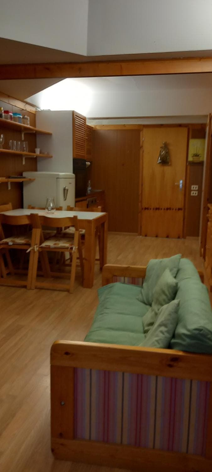 Kitchen or kitchenette, Seating area, Dining area, Bedroom