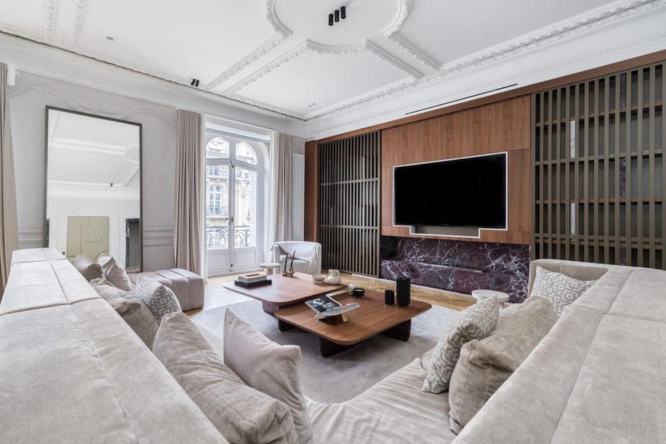 Communal lounge/ TV room, TV and multimedia, Living room, Seating area, Evening entertainment