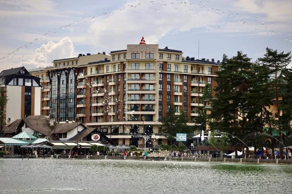 Property building, Day, City view, Lake view, Location