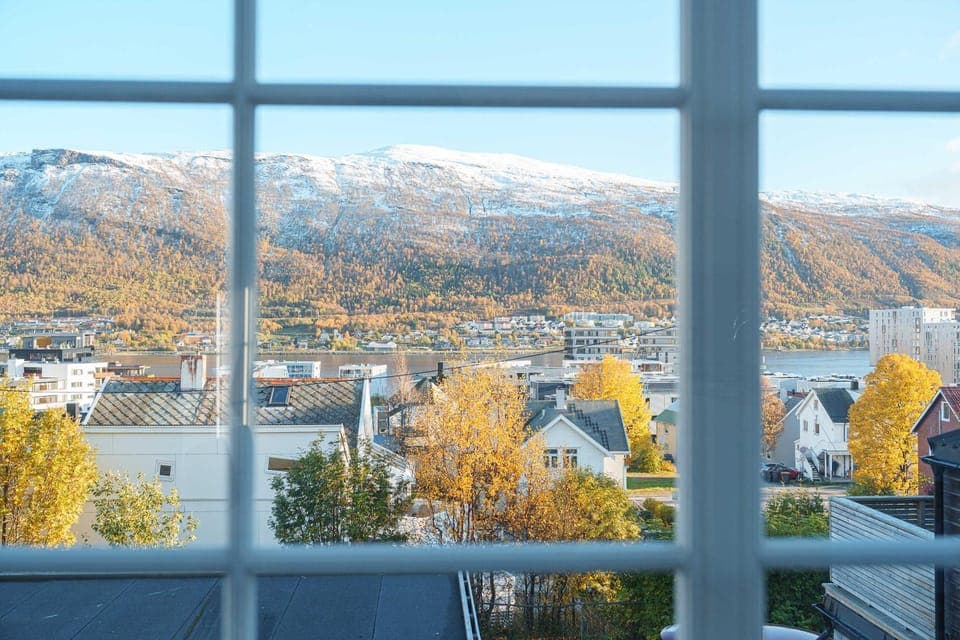 Nearby landmark, Day, Natural landscape, Mountain view