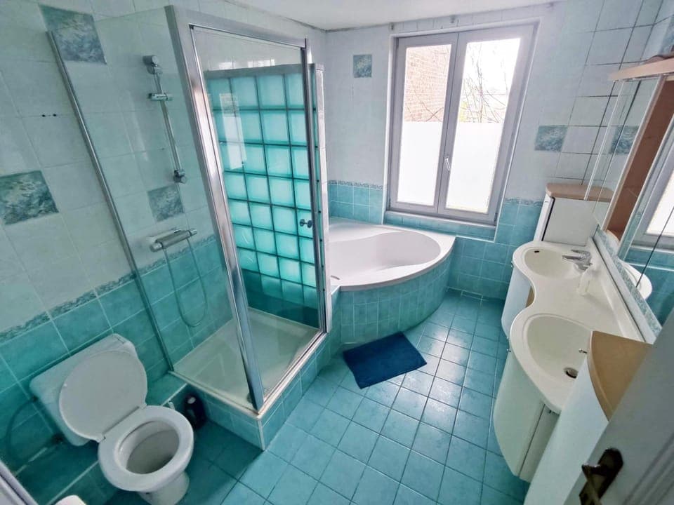 Shower, Toilet, Bathroom, Bath