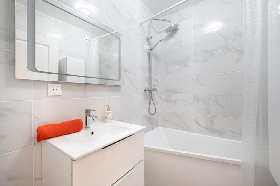 Shower, Bath, towels