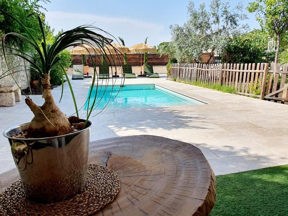 Swimming pool, sunbed