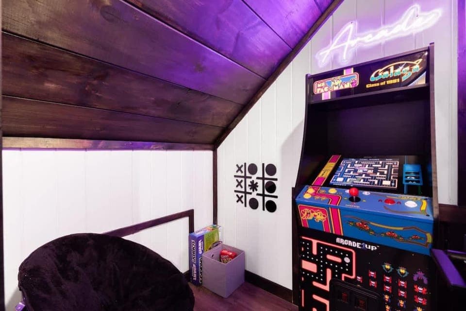 Twilight Ridge - Hot Tub Game Room Near Town House in Pigeon Forge