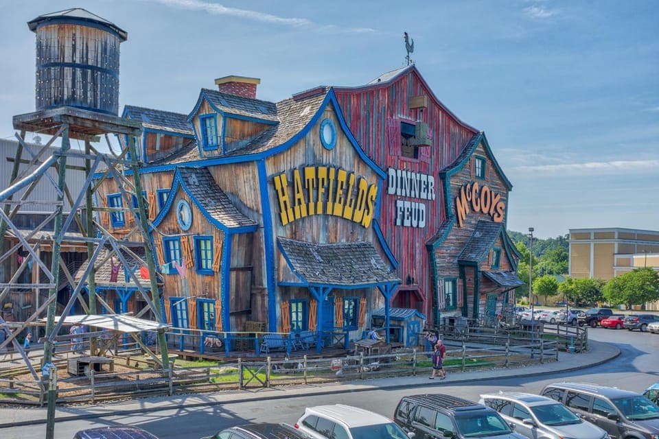Smokies Paradise Lodge by American Patriot Getaways House in Pigeon Forge