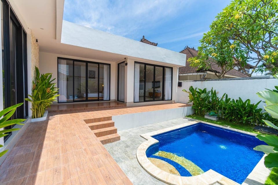 Property building, Swimming pool