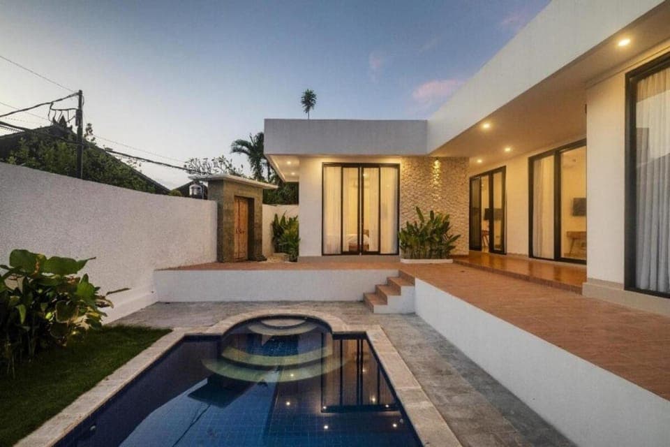 Swimming pool, Swimming pool