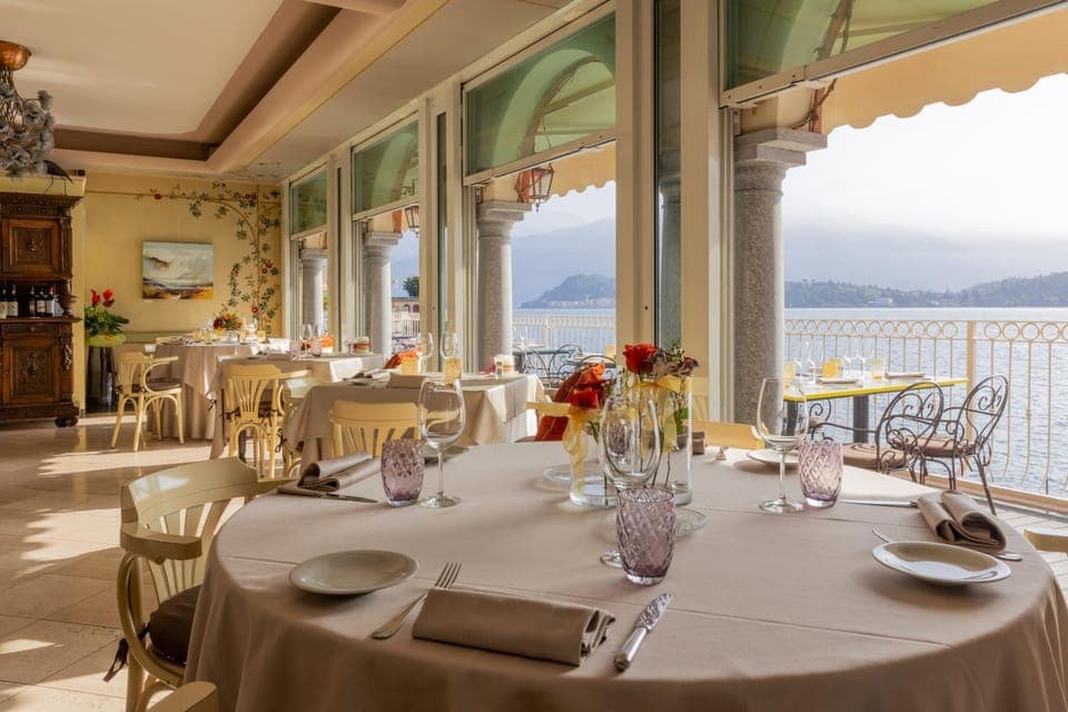 Restaurant/places to eat, Natural landscape, Banquet/Function facilities, Lake view, Mountain view