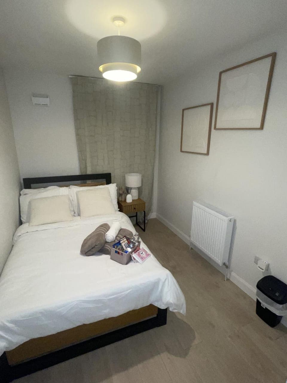 Bed, Photo of the whole room, towels