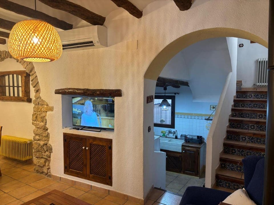 TV and multimedia, Kitchen or kitchenette, Living room, Seating area, Dining area, air conditioner