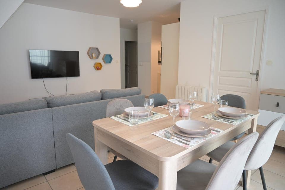 TV and multimedia, Living room, Dining area