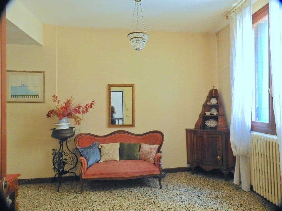 Coffee/tea facilities, furniture