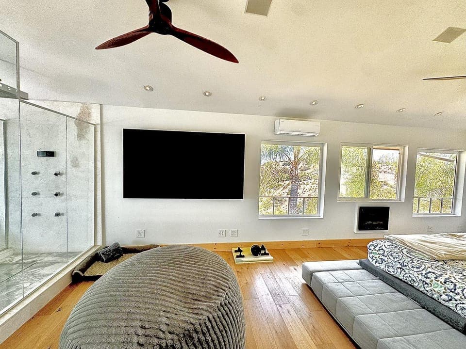 TV and multimedia, Living room, Evening entertainment, Bedroom, fireplace, air conditioner