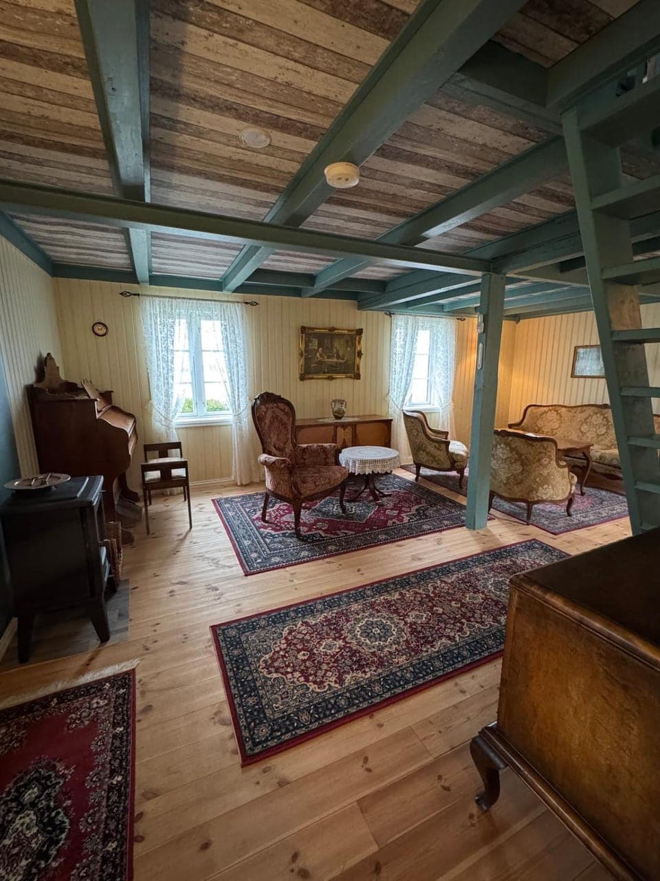 Living room, Seating area