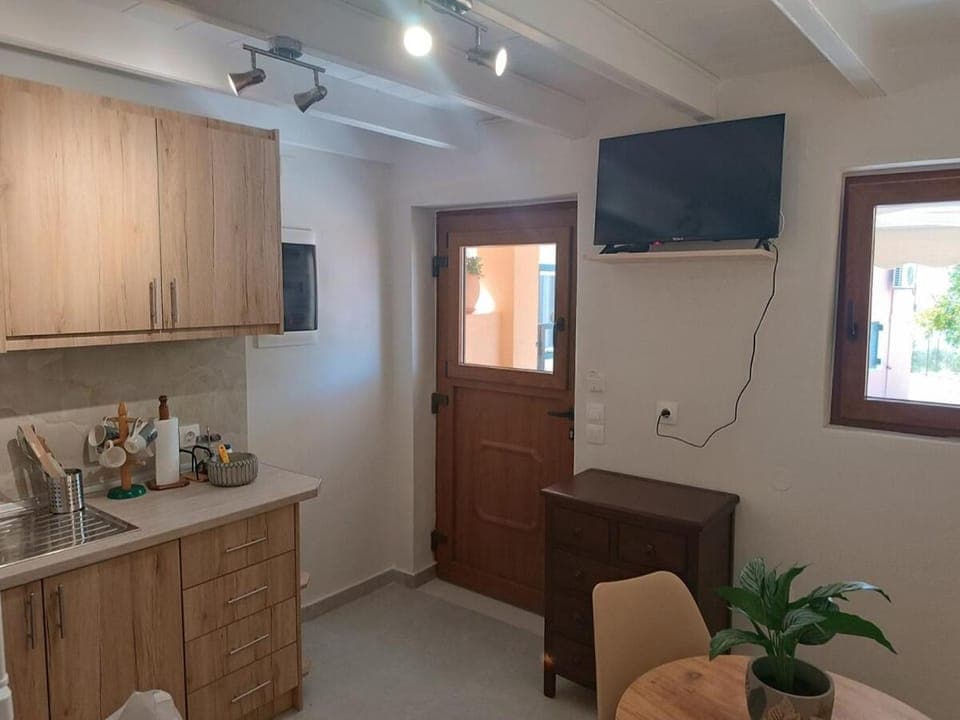 Coffee/tea facilities, Kitchen or kitchenette, Dining area