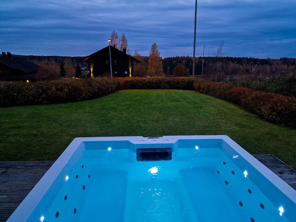 Night, Pool view