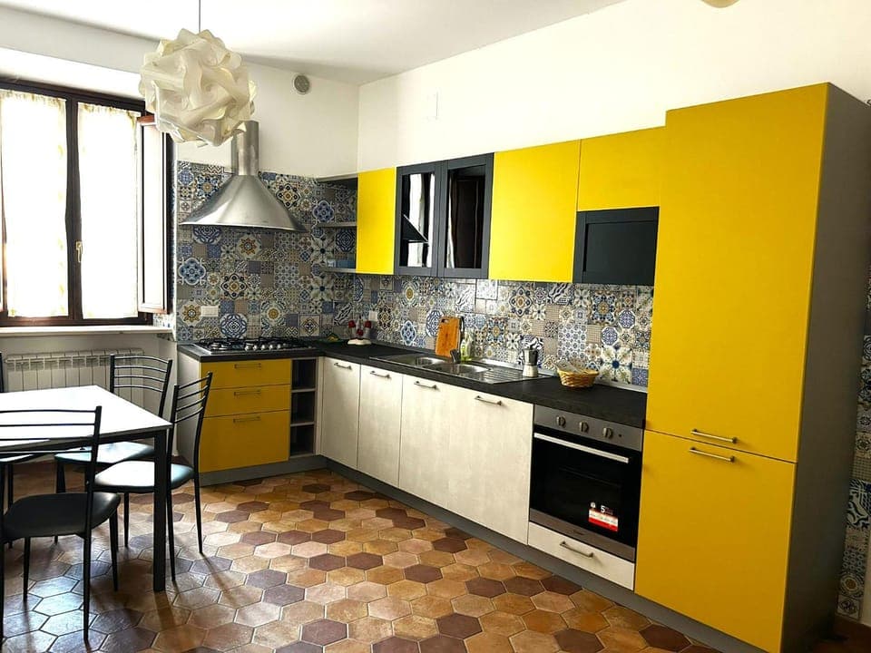 Kitchen or kitchenette, Dining area, dishwasher, oven, pet friendly