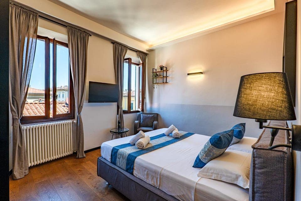 Bed, TV and multimedia, Photo of the whole room, Evening entertainment, Bedroom, internet