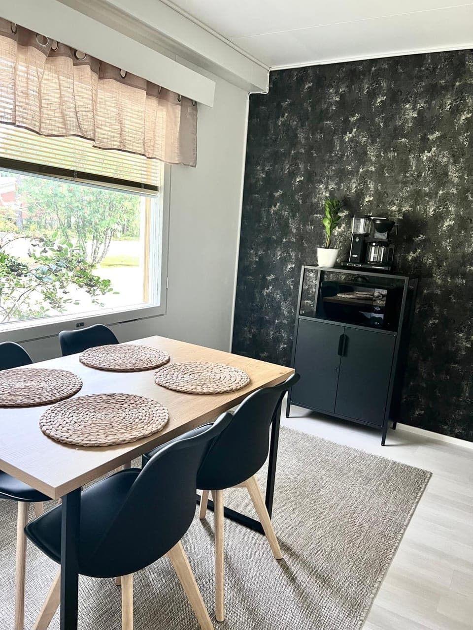 Dining area, kitchen