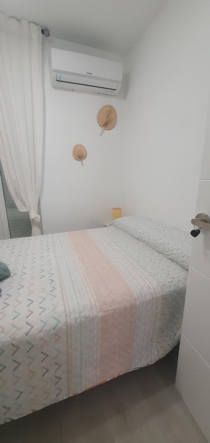 Bed, Photo of the whole room, Bedroom, air conditioner