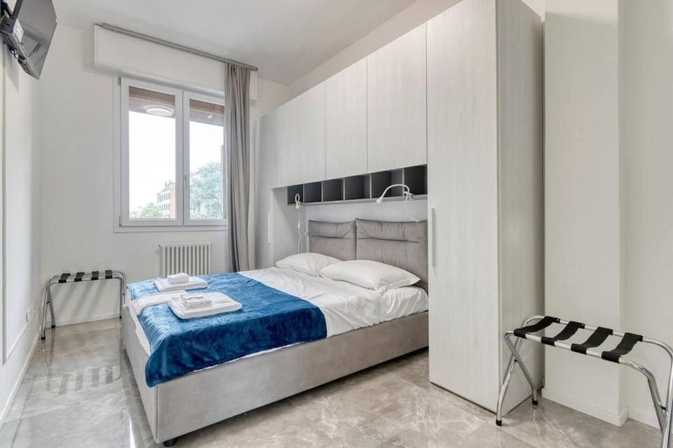 Bed, Photo of the whole room, Bedroom, towels