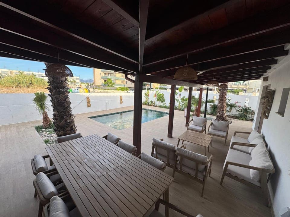 Corona beach Villa in Daimús