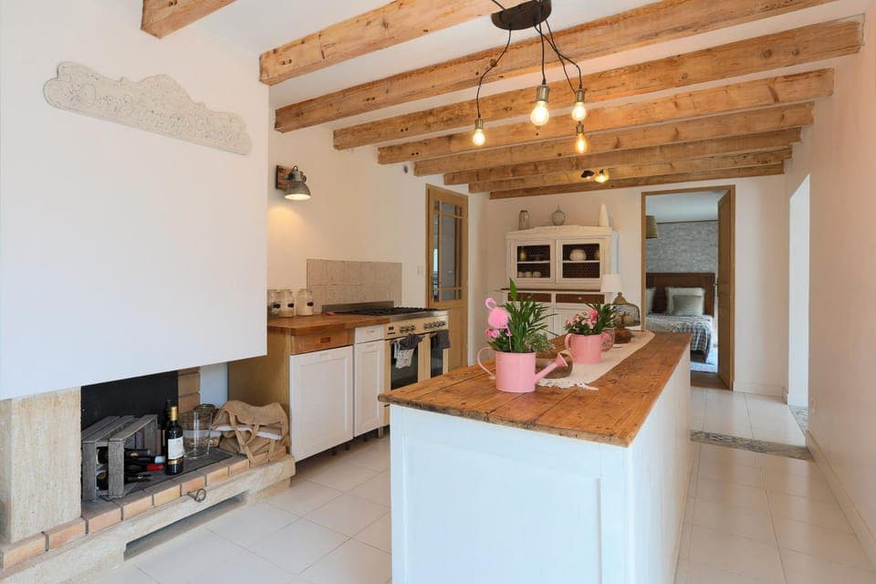 Kitchen or kitchenette, Living room