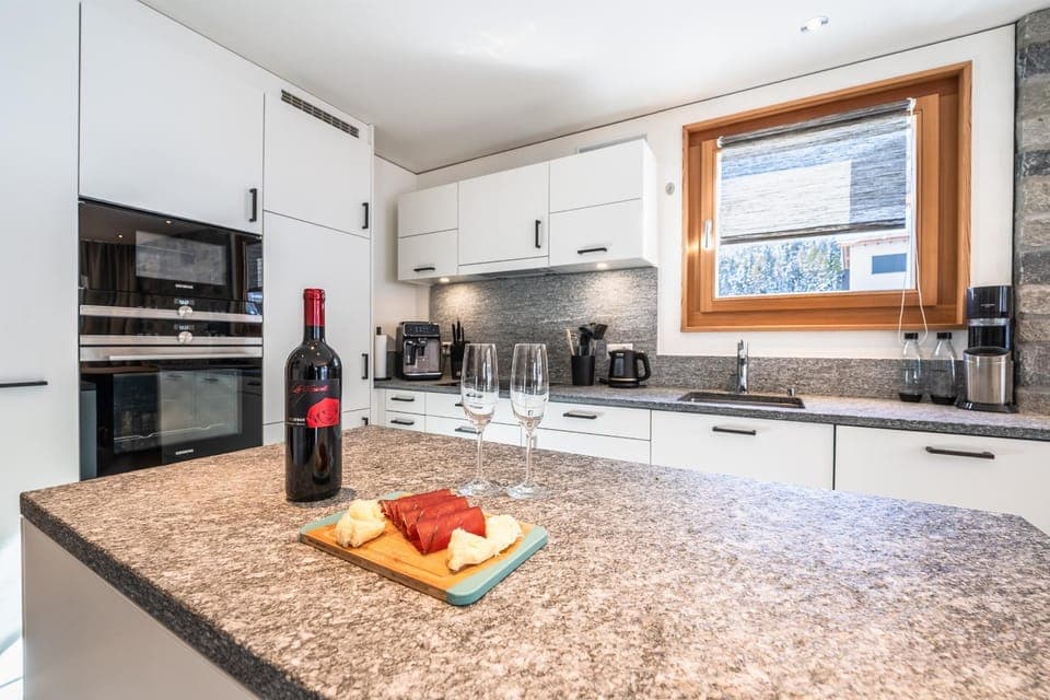 Coffee/tea facilities, Kitchen or kitchenette, Food and drinks, dishwasher