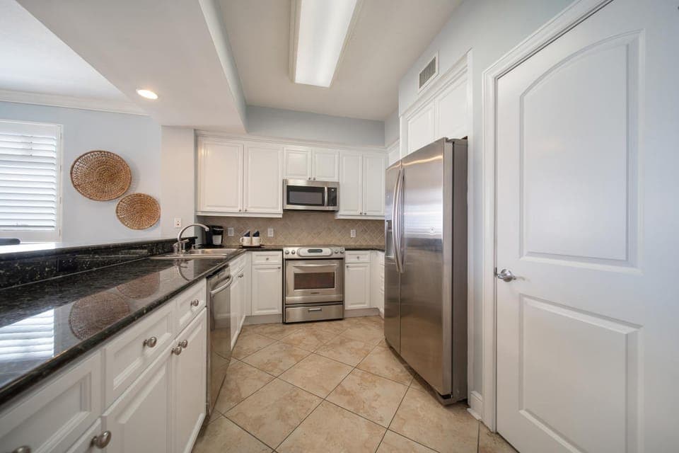 Azure 118 - Beachfront Ground Floor Corner Condo Apartment in Okaloosa Island