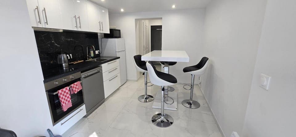 Kitchen or kitchenette, Dining area, dishwasher, oven, stove