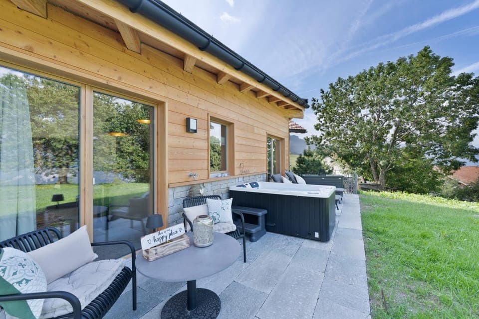 Hot Tub, Balcony/Terrace, Seating area