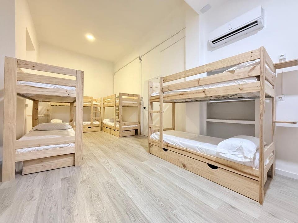 Photo of the whole room, Bedroom, bunk bed, air conditioner