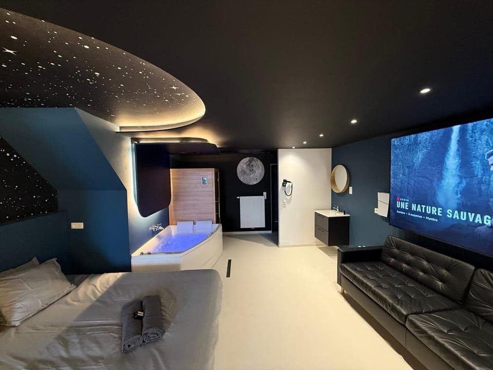 Photo of the whole room