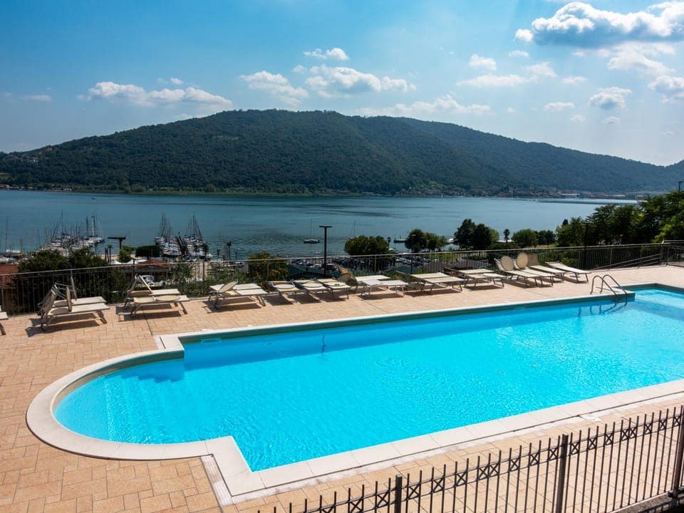Lake view, Mountain view, Pool view, Swimming pool, sunbed