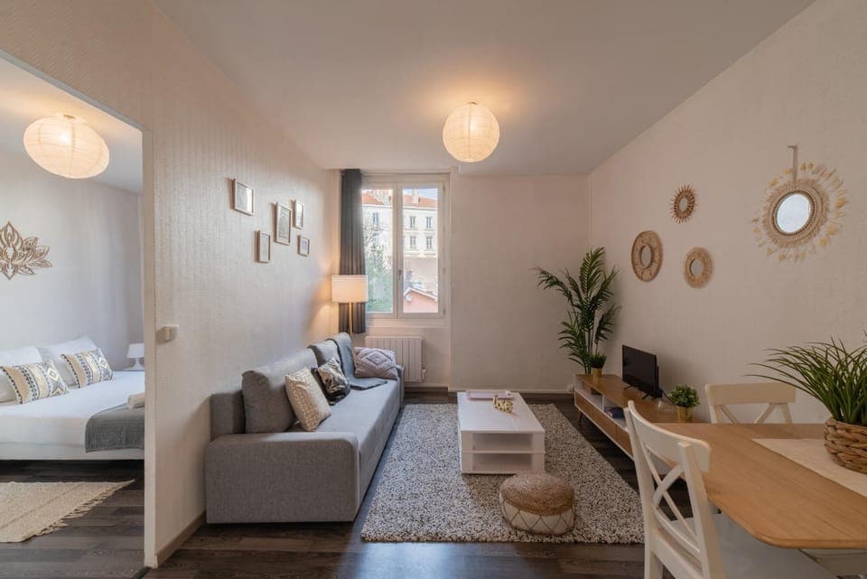 Bed, Living room, Photo of the whole room, Seating area, Bedroom