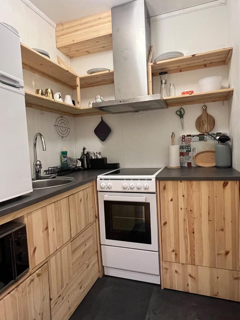 Kitchen or kitchenette, oven, stove