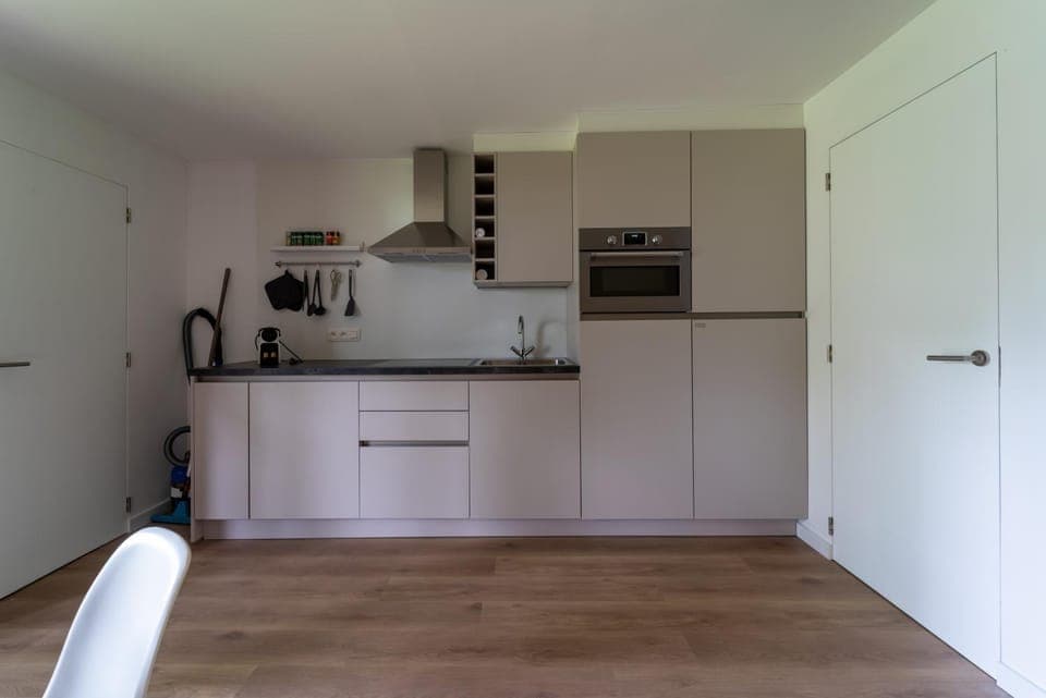 Kitchen or kitchenette, minibar, oven