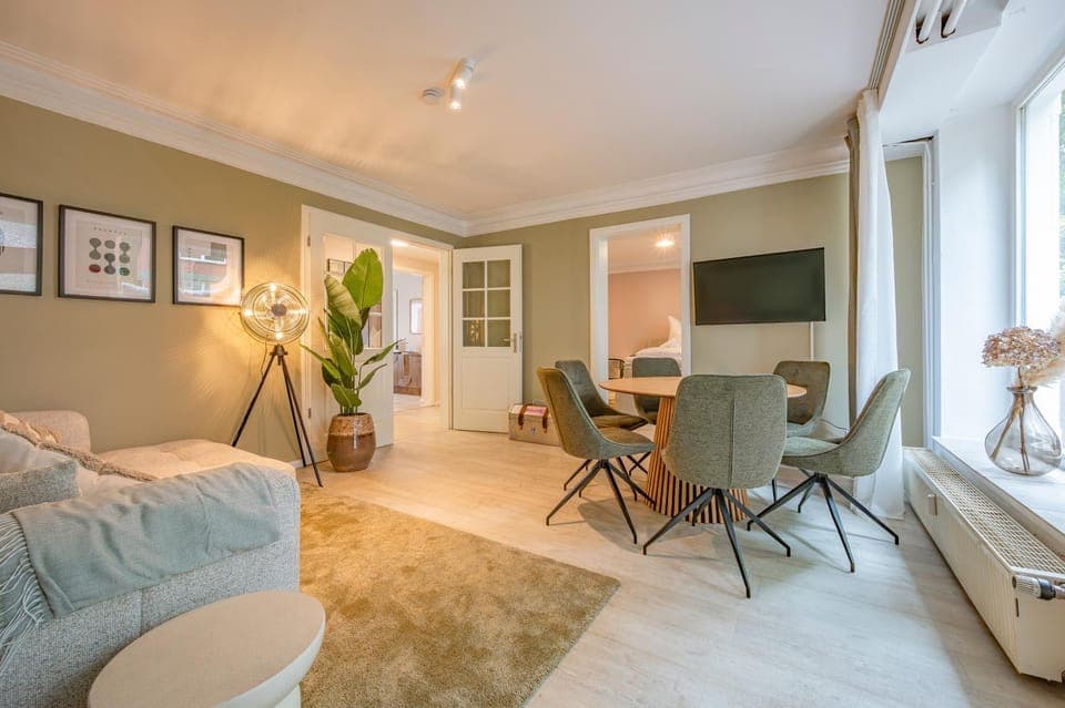 TV and multimedia, Living room, Photo of the whole room, Seating area