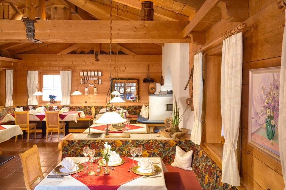 Restaurant/places to eat, Food and drinks, Food