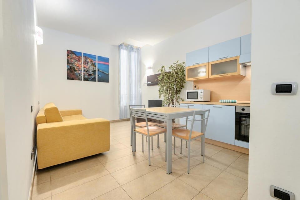 Kitchen or kitchenette, Living room, Seating area, Dining area, stove