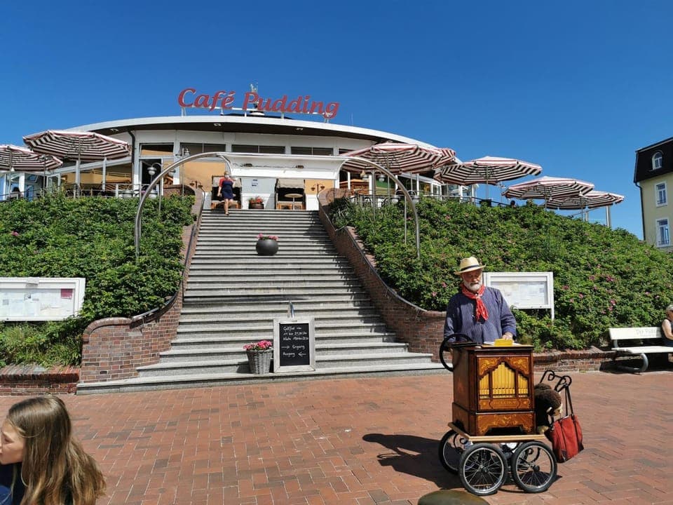 Property building, Restaurant/places to eat