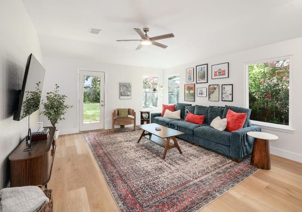 Communal lounge/ TV room, TV and multimedia, Living room, Seating area