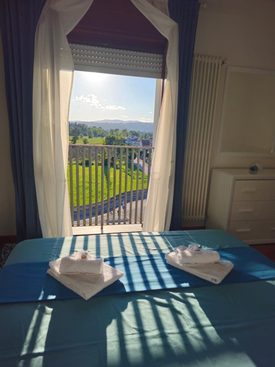 Bed, Natural landscape, View (from property/room), Balcony/Terrace, Photo of the whole room, Bedroom, towels