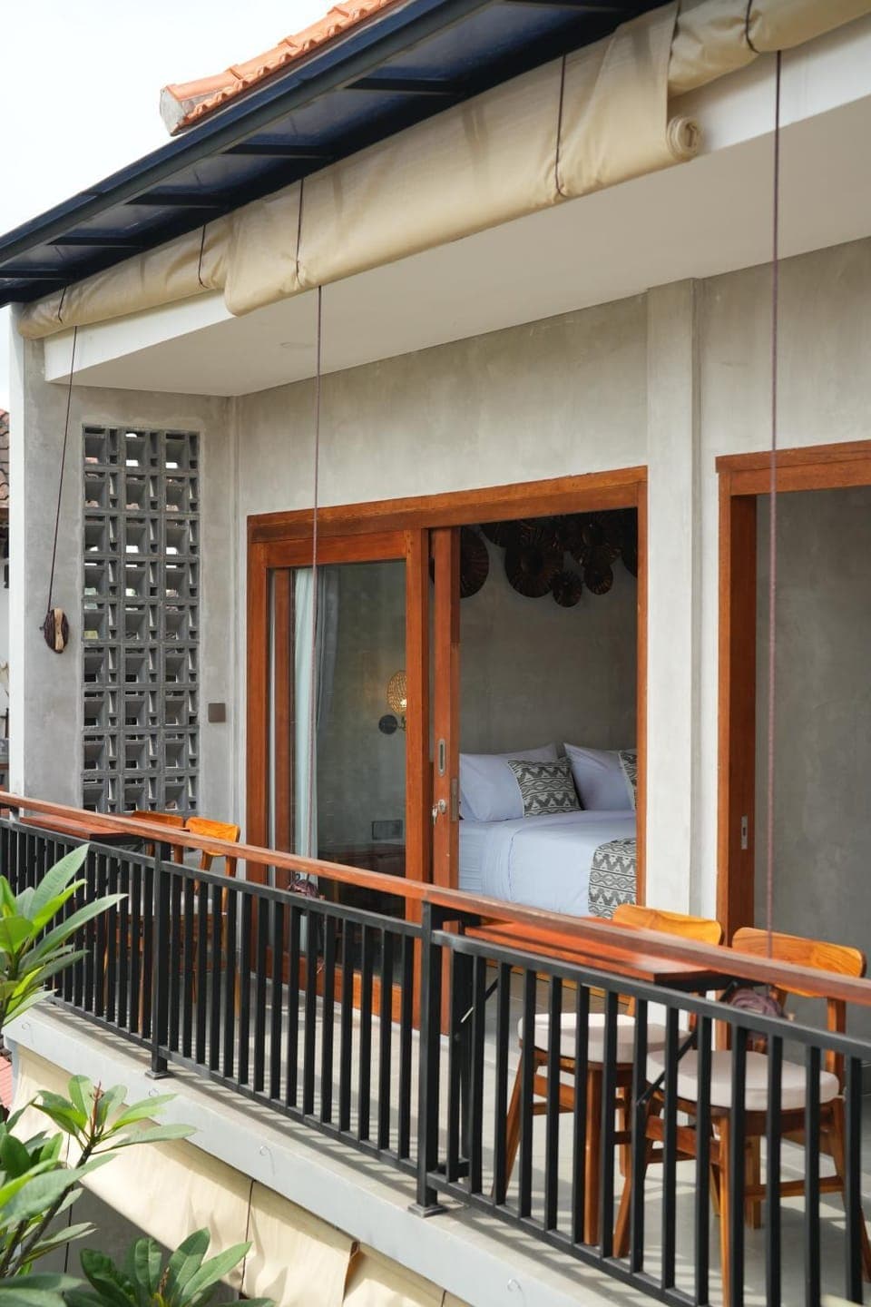 Property building, Day, Balcony/Terrace, Balcony/Terrace