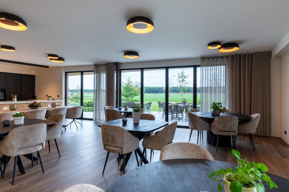 Breakfast, Internal: Not applicable to any particular room