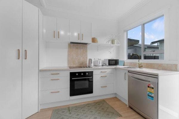 Kitchen or kitchenette, oven, stove