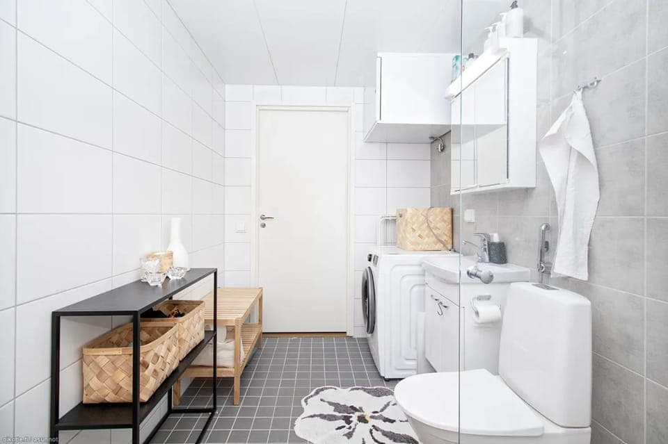 Toilet, Bathroom, towels, washing machine, dryer